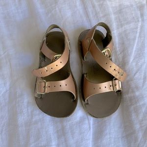 Saltwater sandals, rose gold